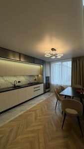 ОРЕНДА СТИЛЬНОЇ 1 КМ КВАРТИРИ ПОРУЧ З ЦЕНТРОМ